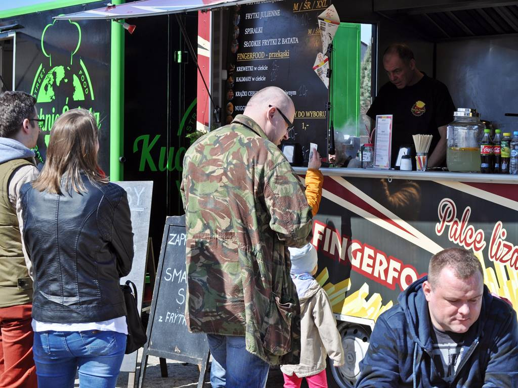 FoodTrucki zaparkowały na Nowym Rynku. Można smacznie zjeść