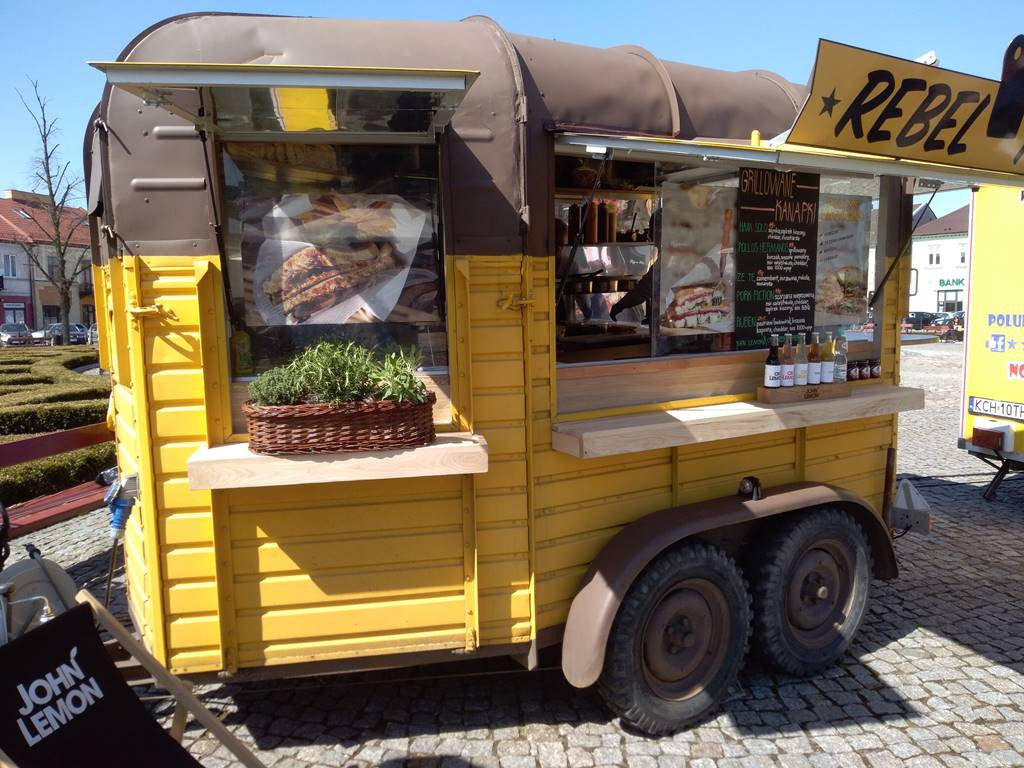 FoodTrucki zaparkowały na Nowym Rynku. Można smacznie zjeść