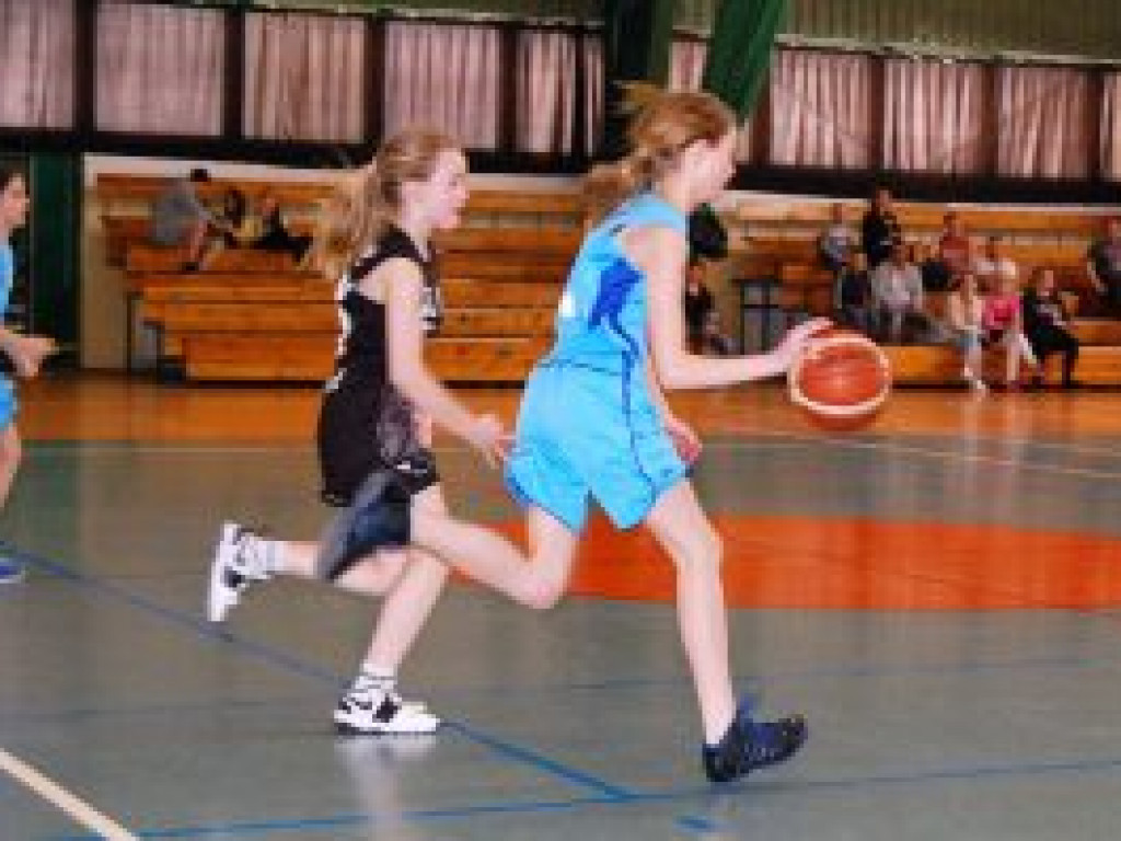 Księżaczki-2006 Łowicz dzielnie stawiają czoła rywalkom