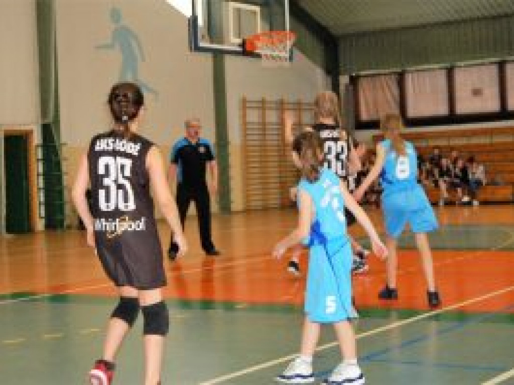 Księżaczki-2006 Łowicz dzielnie stawiają czoła rywalkom