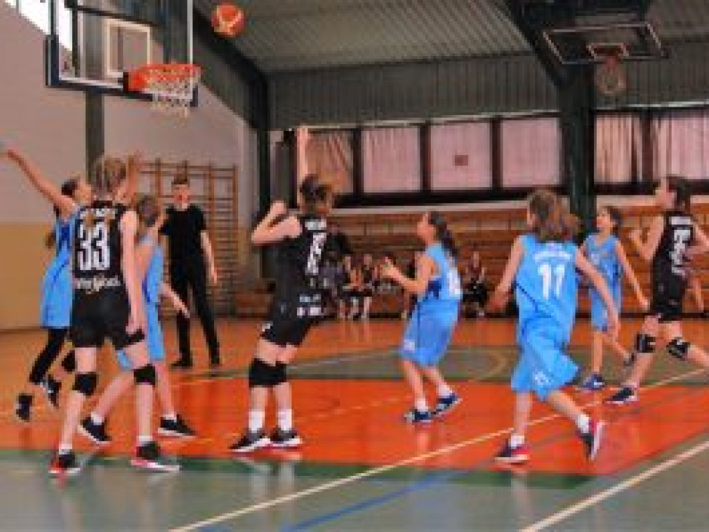 Księżaczki-2006 Łowicz dzielnie stawiają czoła rywalkom