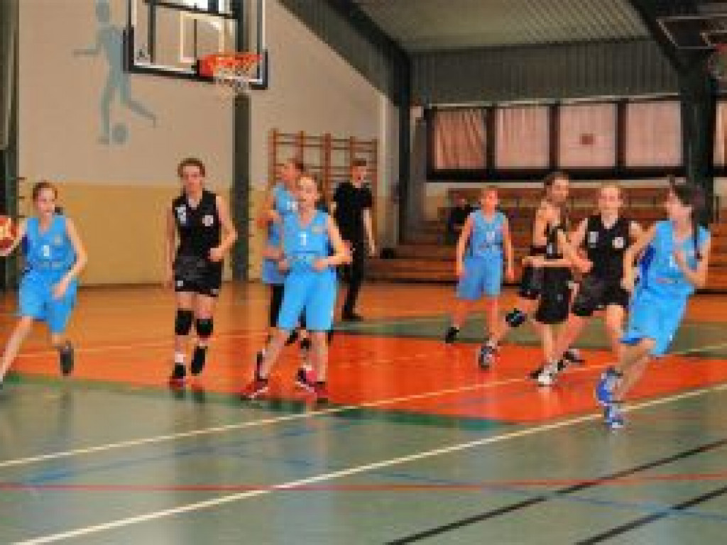 Księżaczki-2006 Łowicz dzielnie stawiają czoła rywalkom