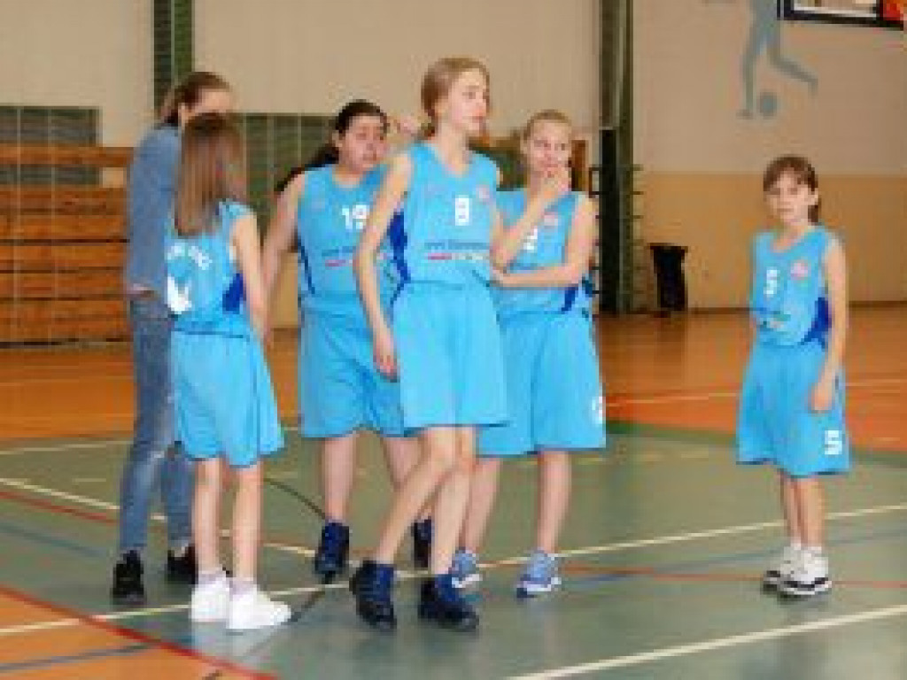 Księżaczki-2006 Łowicz dzielnie stawiają czoła rywalkom