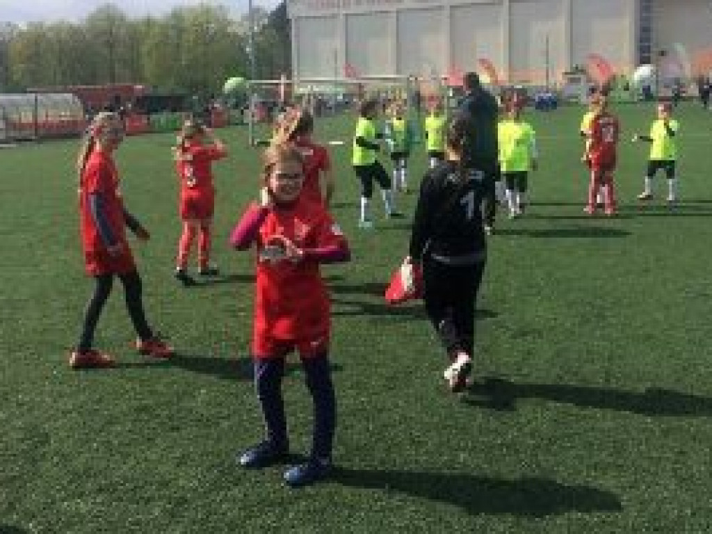 Sukcesy dziewcząt w piłce nożnej w finałach wojewódzkich