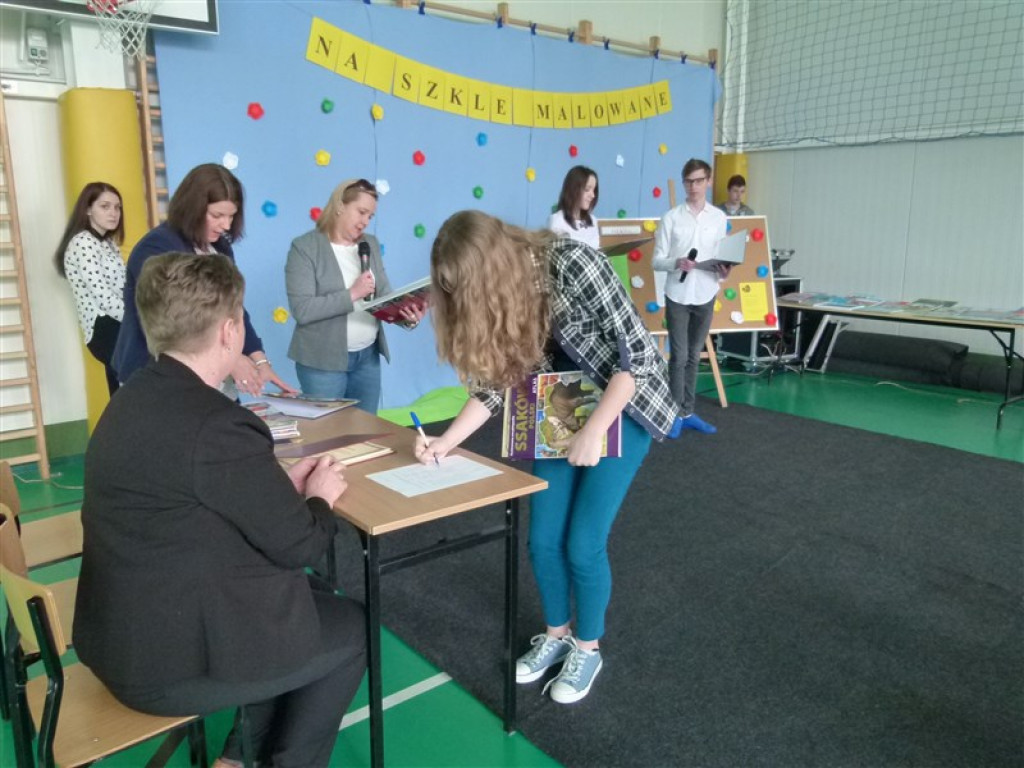 Niepodległa na szkle namalowana