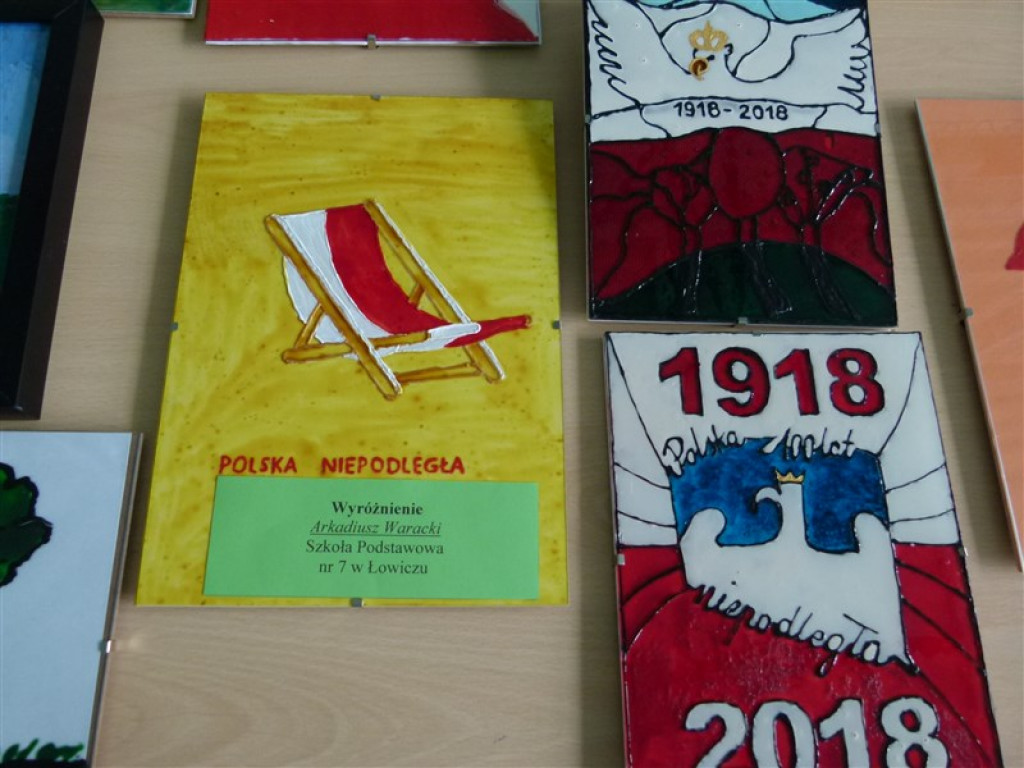 Niepodległa na szkle namalowana