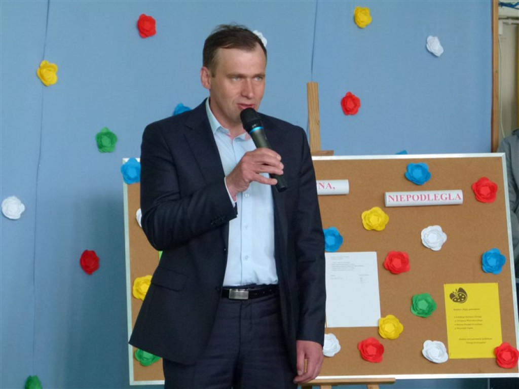 Niepodległa na szkle namalowana