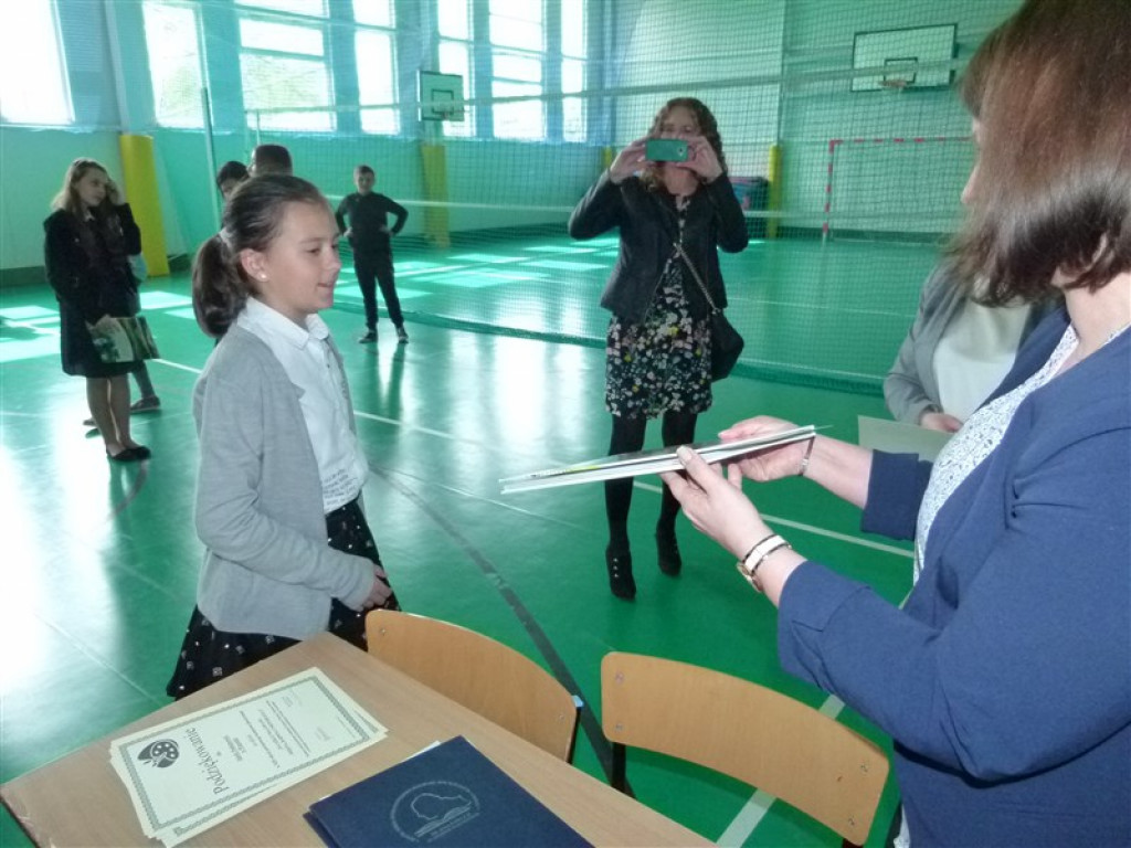 Niepodległa na szkle namalowana