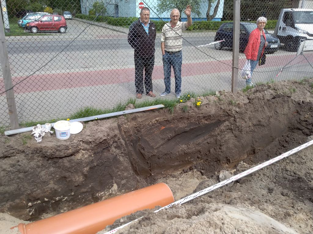 Arsenał starej broni wykopany na terenie po byłej jednostce [foto+filmy]