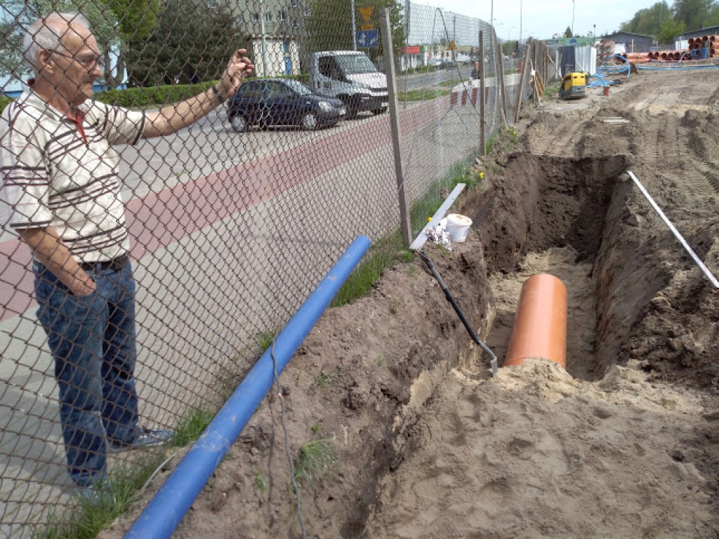 Arsenał starej broni wykopany na terenie po byłej jednostce [foto+filmy]
