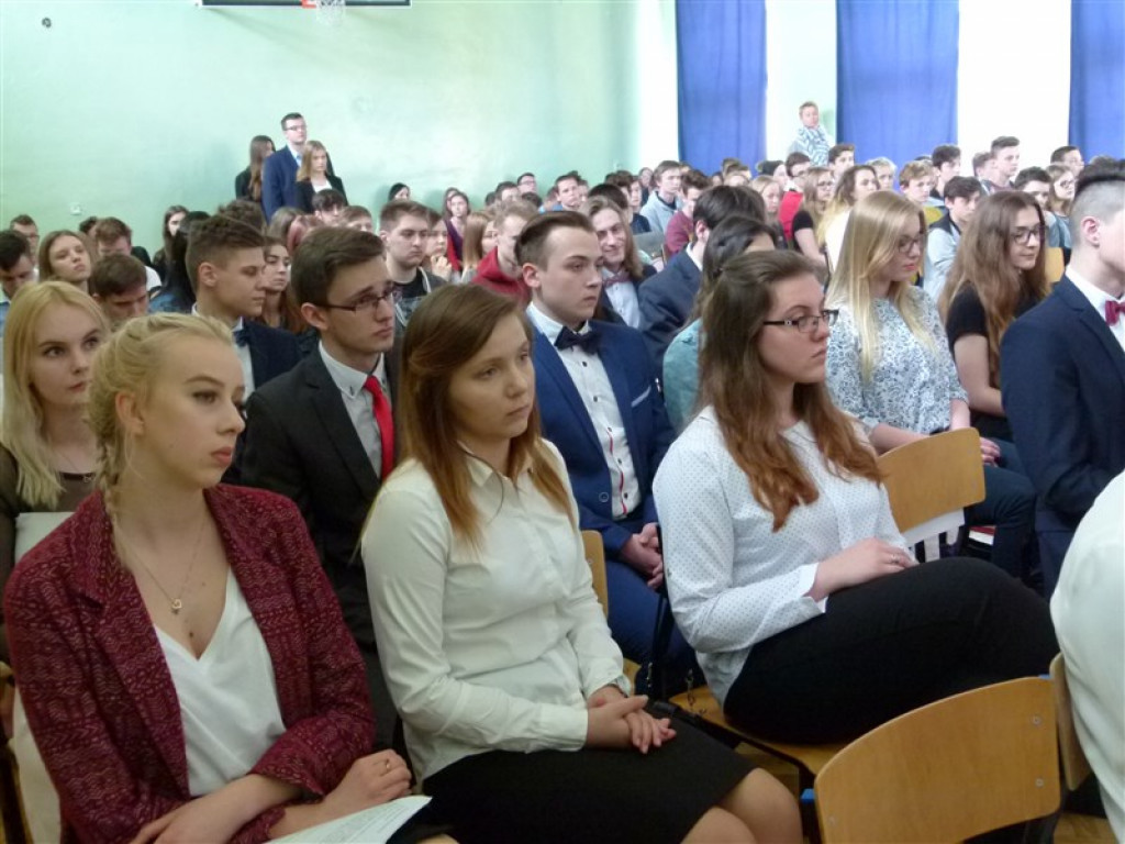 ZSLG Głowno: absolwenci LO odebrali świadectwa
