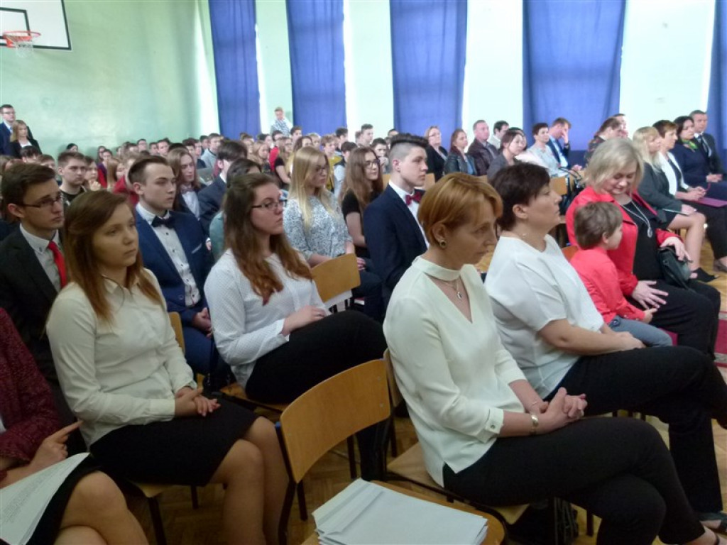 ZSLG Głowno: absolwenci LO odebrali świadectwa