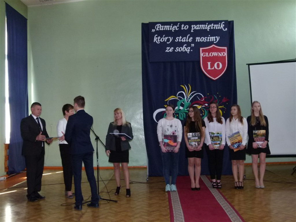 ZSLG Głowno: absolwenci LO odebrali świadectwa