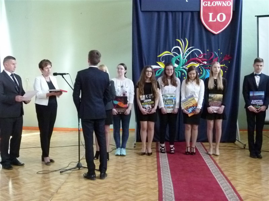 ZSLG Głowno: absolwenci LO odebrali świadectwa