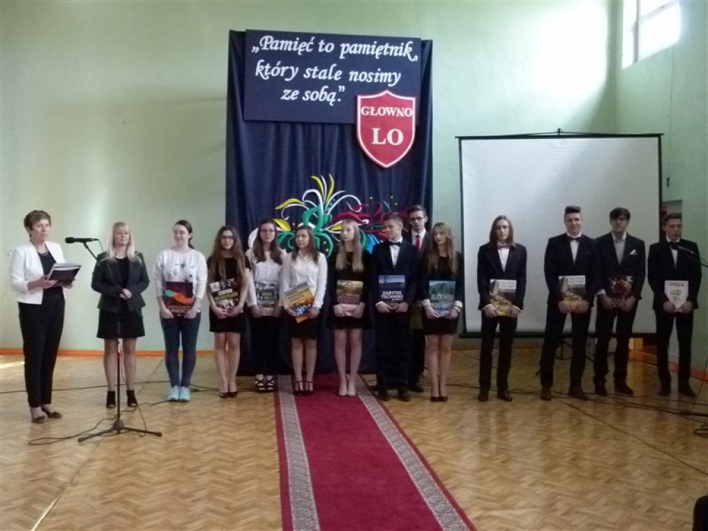 ZSLG Głowno: absolwenci LO odebrali świadectwa