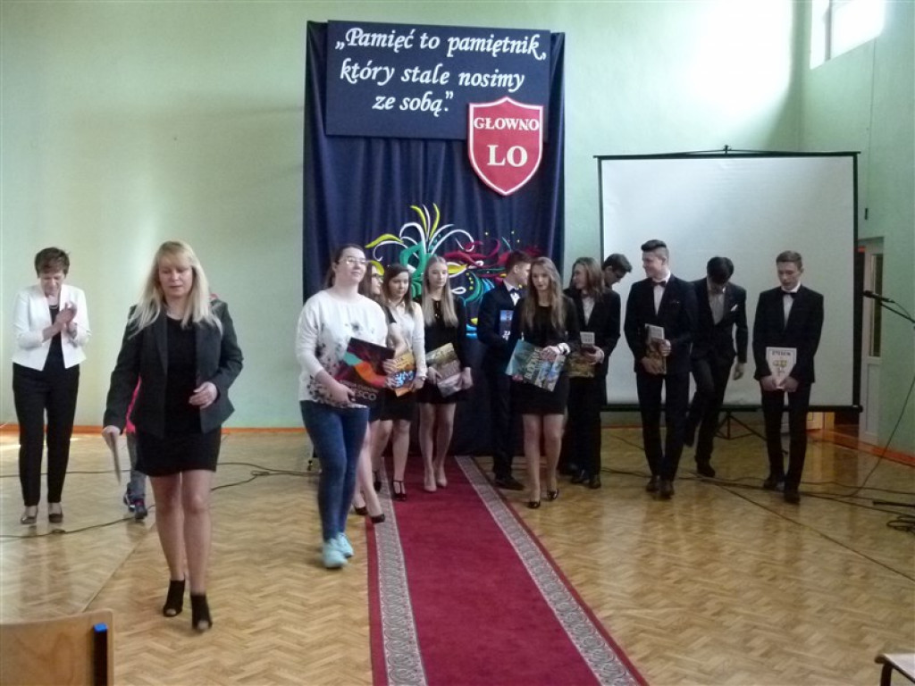ZSLG Głowno: absolwenci LO odebrali świadectwa
