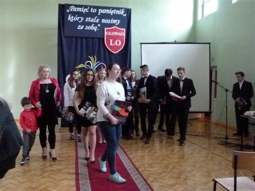 ZSLG Głowno: absolwenci LO odebrali świadectwa