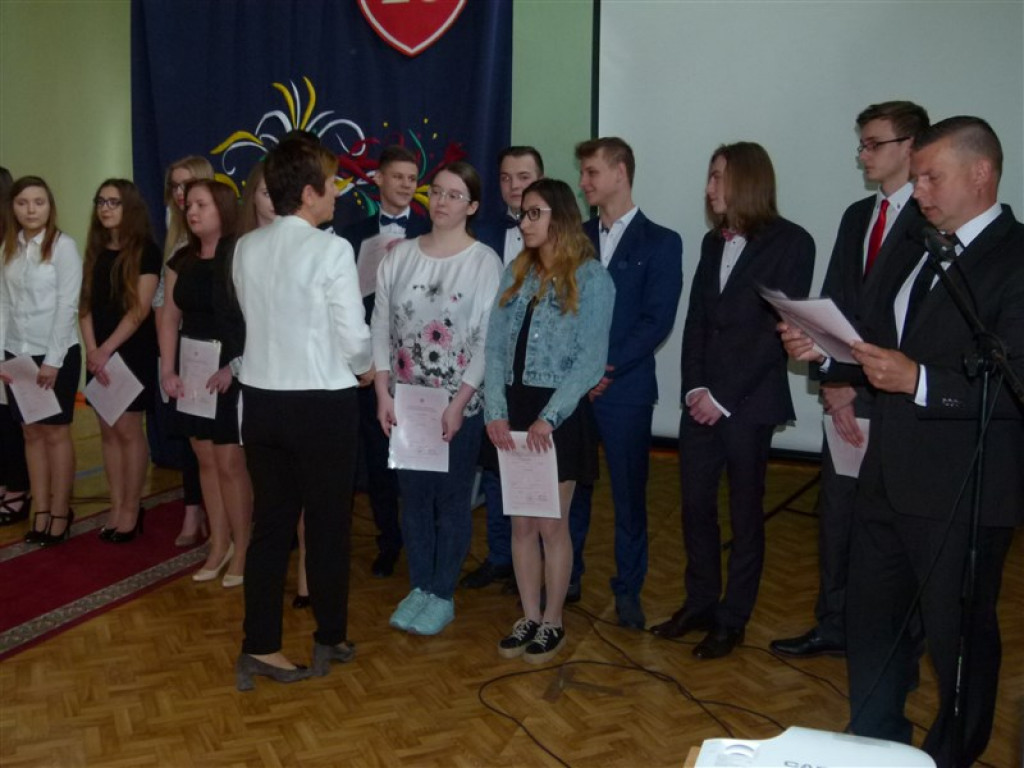 ZSLG Głowno: absolwenci LO odebrali świadectwa