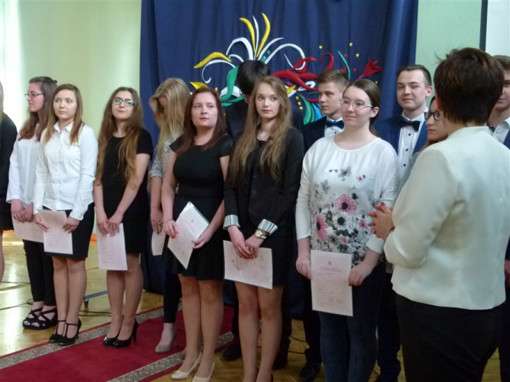 ZSLG Głowno: absolwenci LO odebrali świadectwa