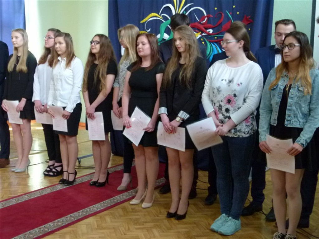 ZSLG Głowno: absolwenci LO odebrali świadectwa