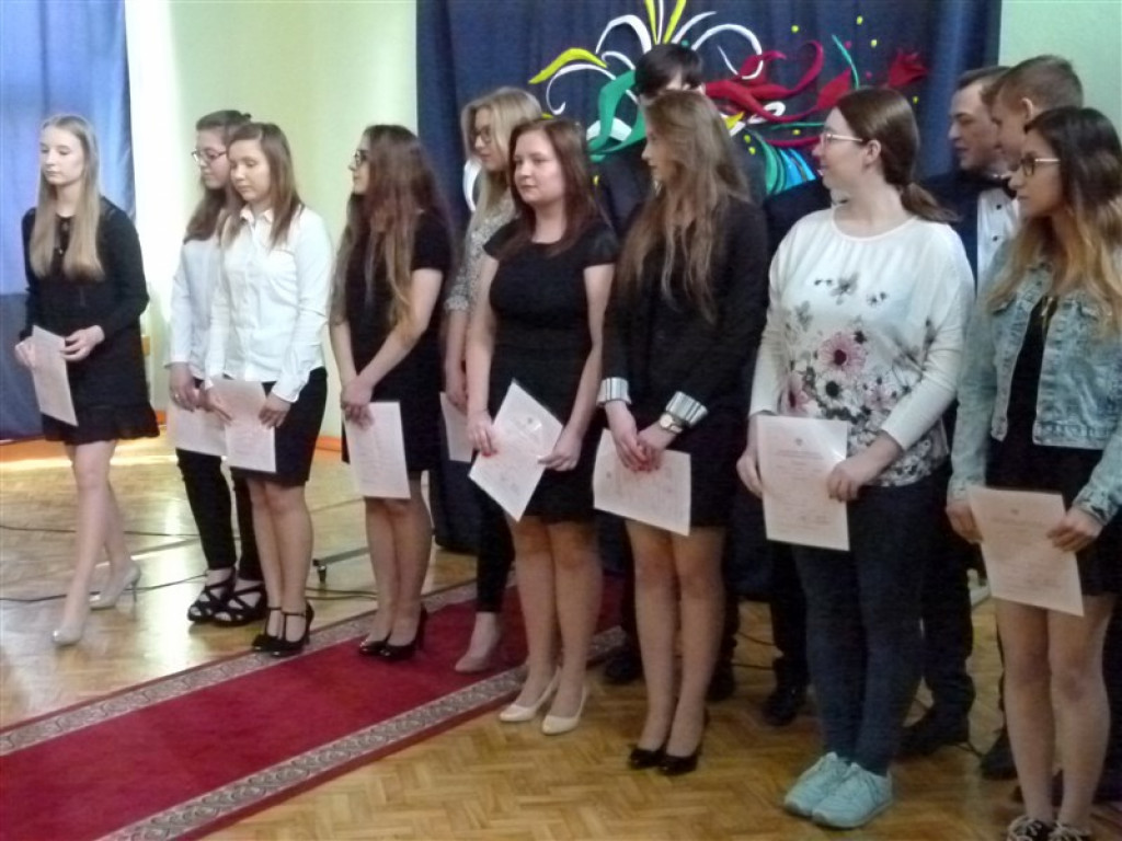 ZSLG Głowno: absolwenci LO odebrali świadectwa