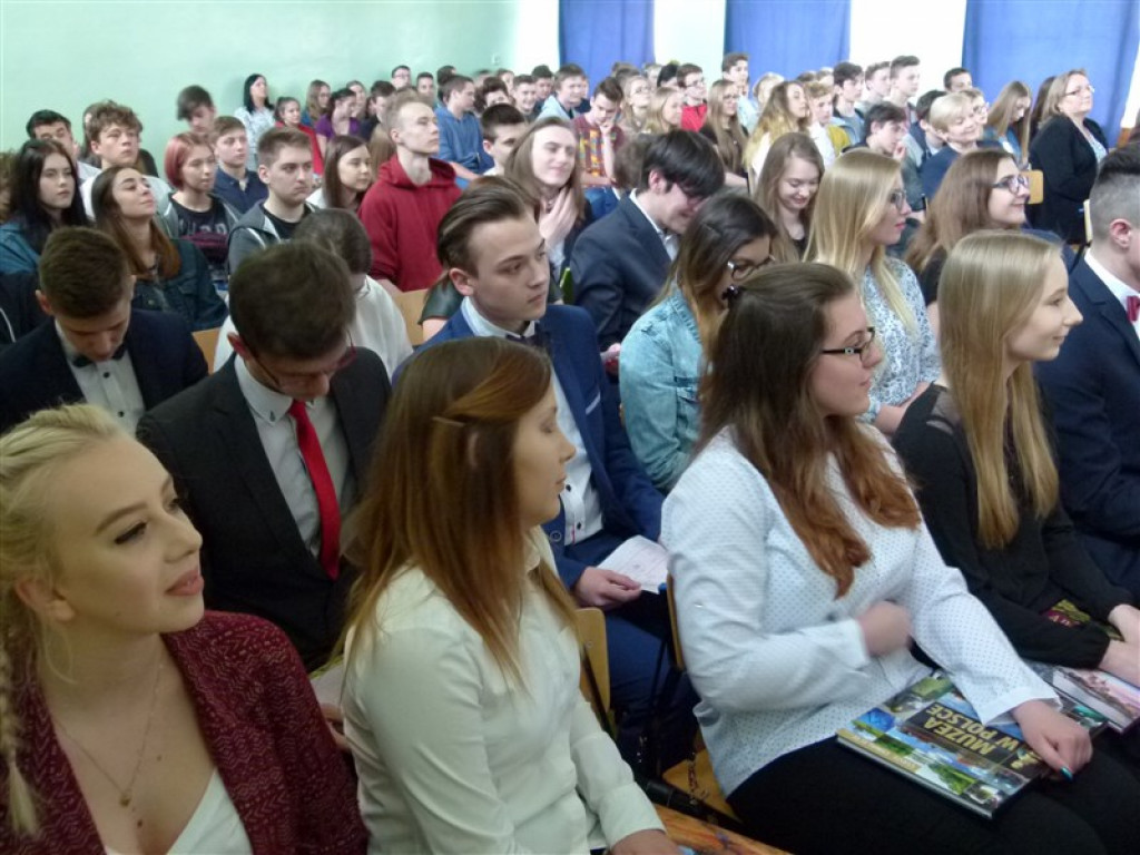 ZSLG Głowno: absolwenci LO odebrali świadectwa