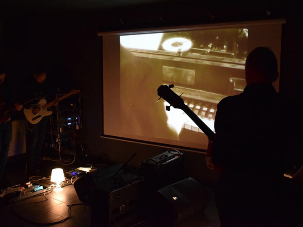 Koncert i seans filmowy w jednym - Washing Machine w Hop Kulturze