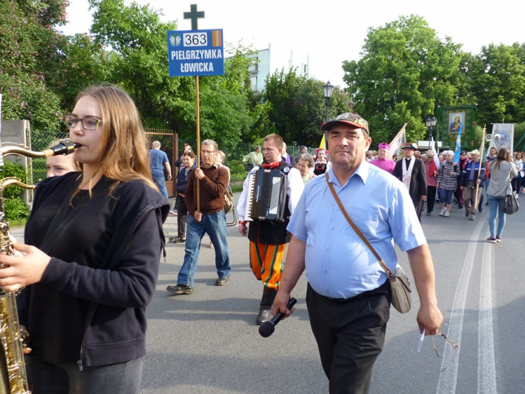 Łowicka Jaskółka w drodze na Jasną Górę