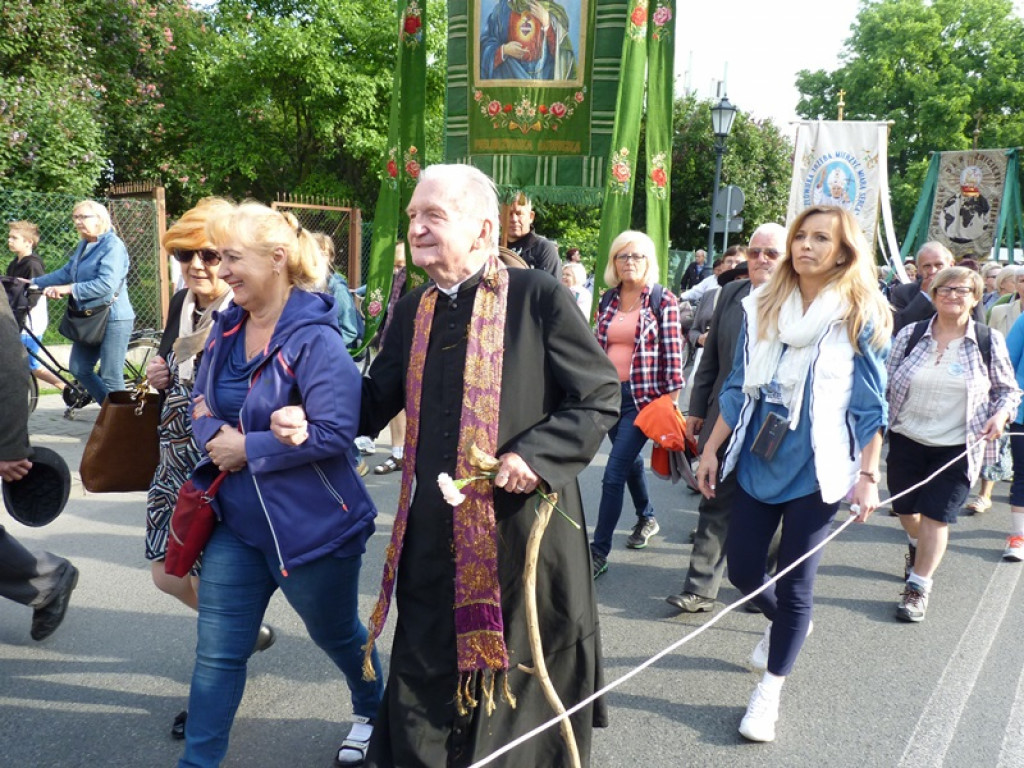 Łowicka Jaskółka w drodze na Jasną Górę
