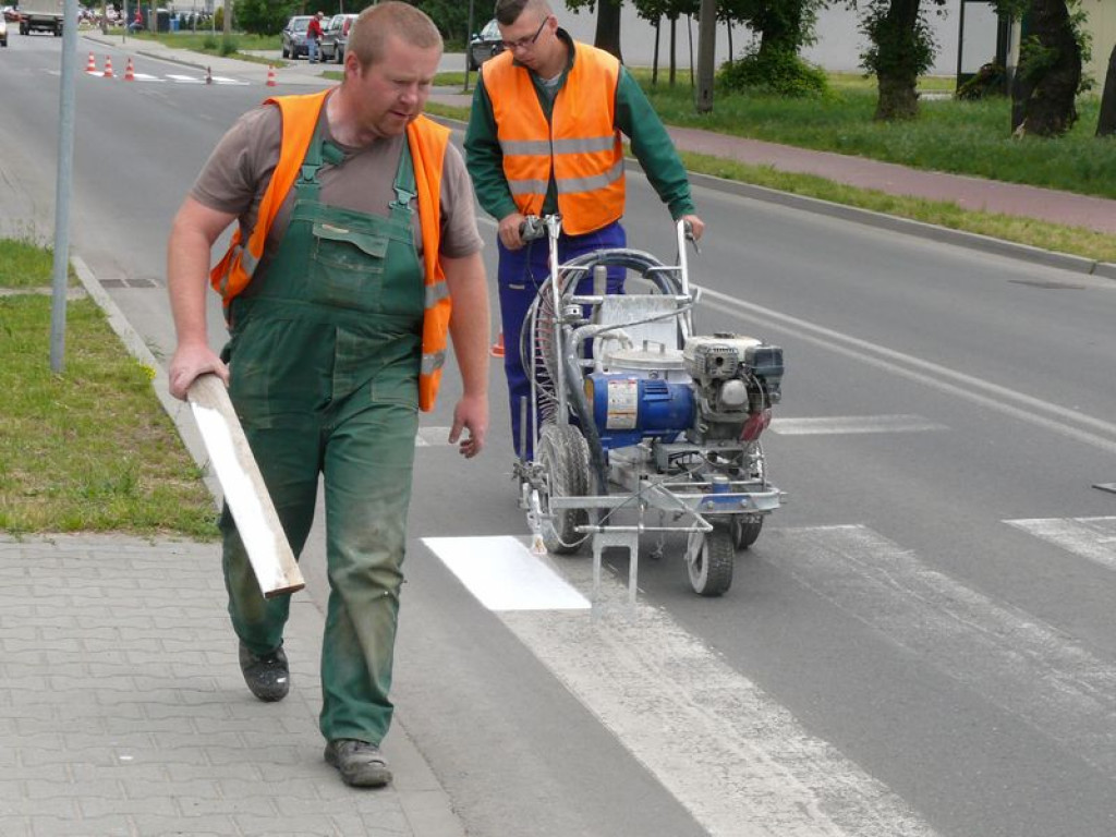 Białe pasy wracają na jezdnię