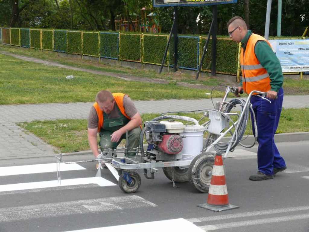 Białe pasy wracają na jezdnię
