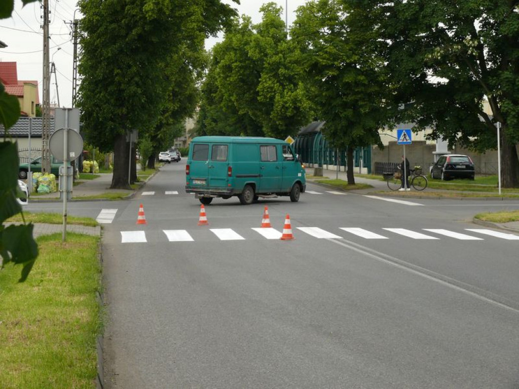 Białe pasy wracają na jezdnię