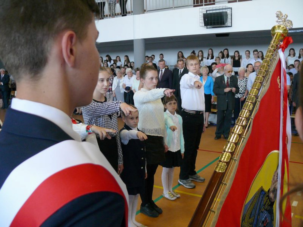 Szkoła odzyskała patrona, teraz otrzymała sztandar