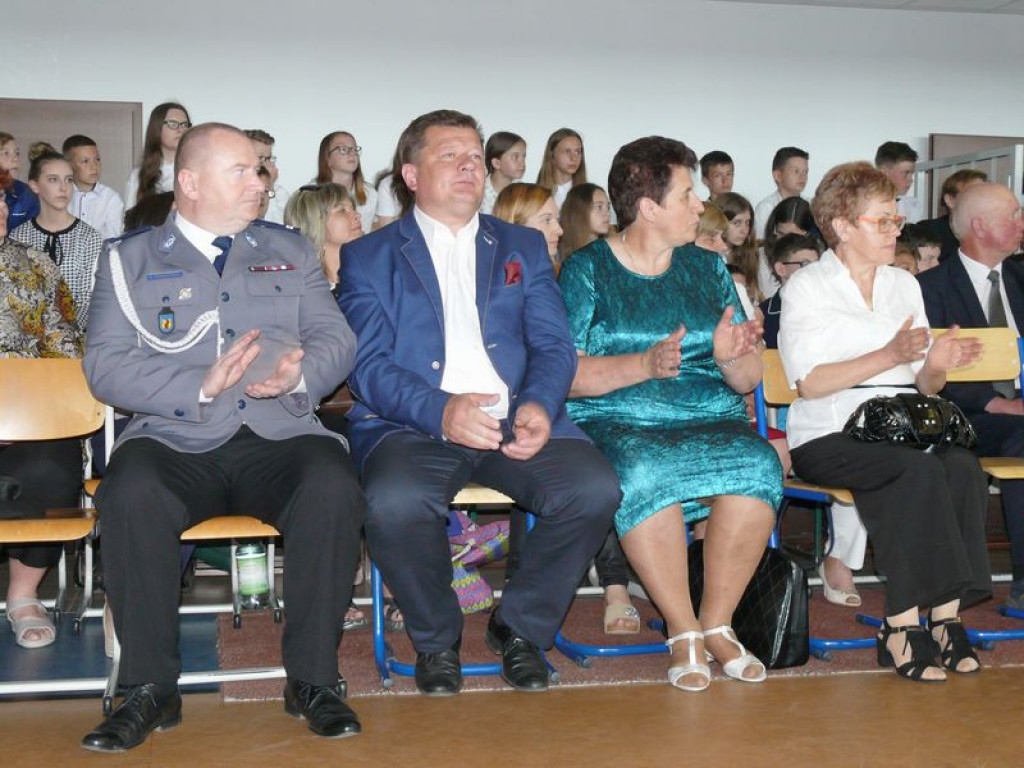 Szkoła odzyskała patrona, teraz otrzymała sztandar