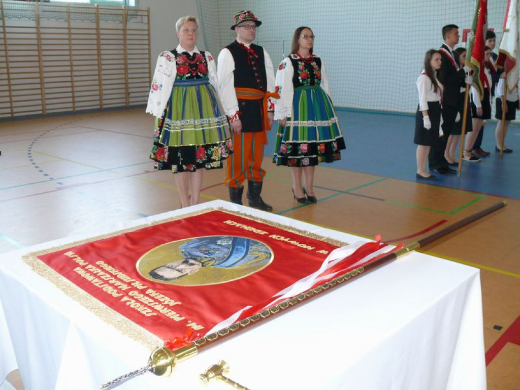 Szkoła odzyskała patrona, teraz otrzymała sztandar