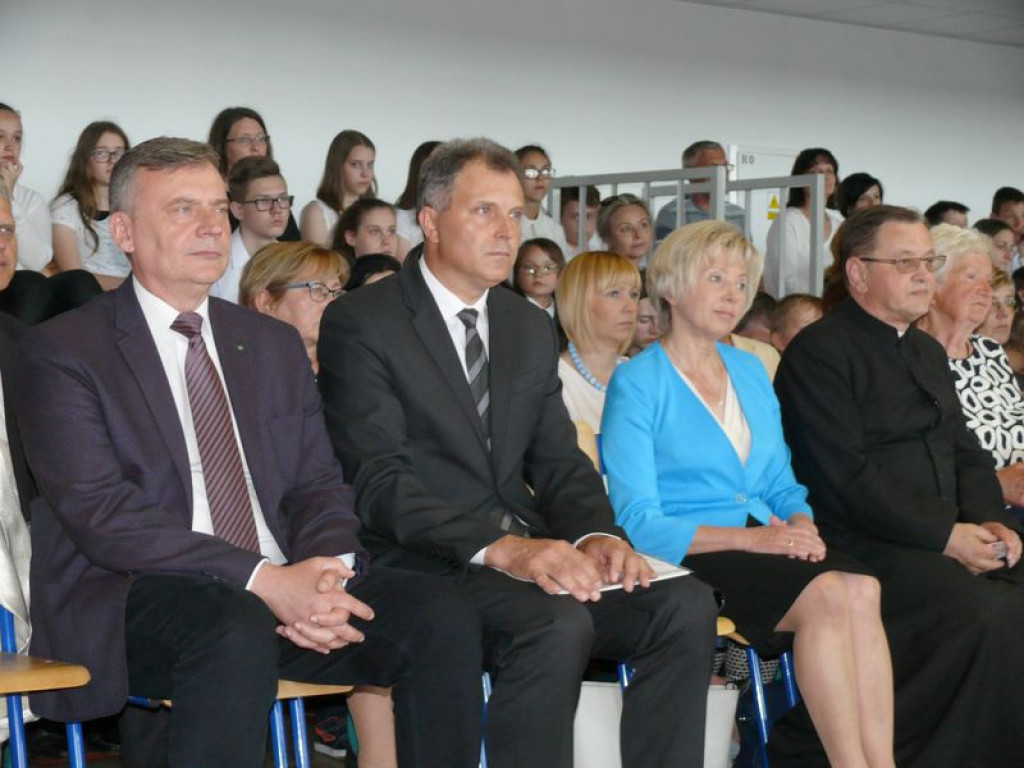 Szkoła odzyskała patrona, teraz otrzymała sztandar