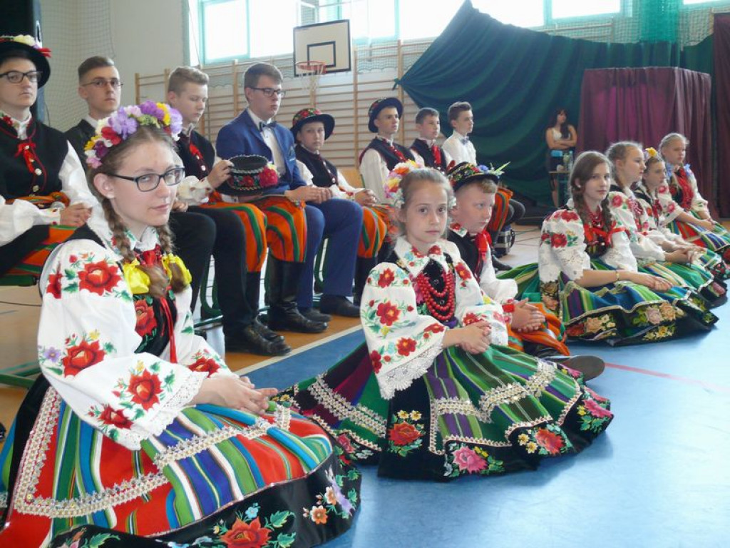Szkoła odzyskała patrona, teraz otrzymała sztandar