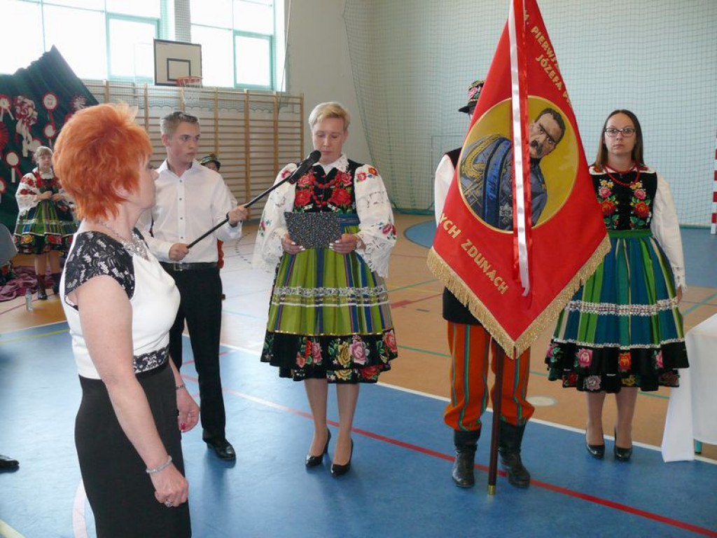 Szkoła odzyskała patrona, teraz otrzymała sztandar