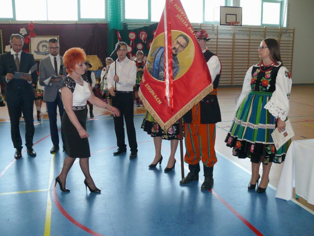Szkoła odzyskała patrona, teraz otrzymała sztandar