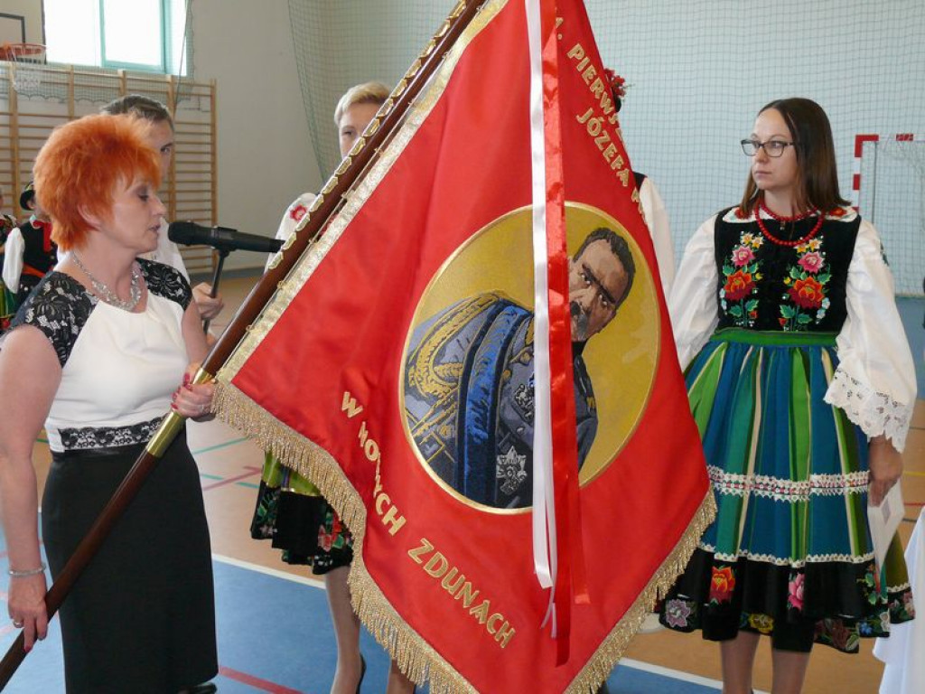 Szkoła odzyskała patrona, teraz otrzymała sztandar