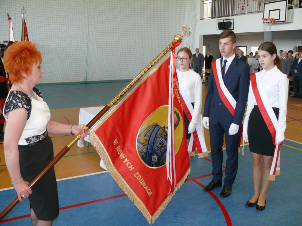 Szkoła odzyskała patrona, teraz otrzymała sztandar