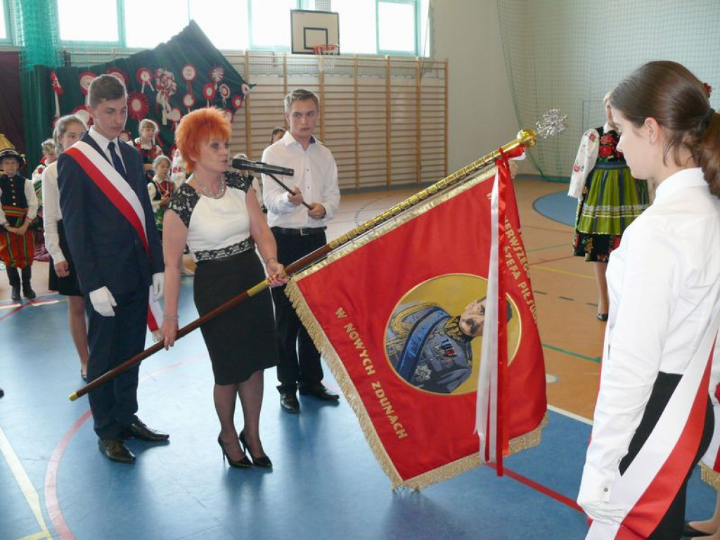 Szkoła odzyskała patrona, teraz otrzymała sztandar