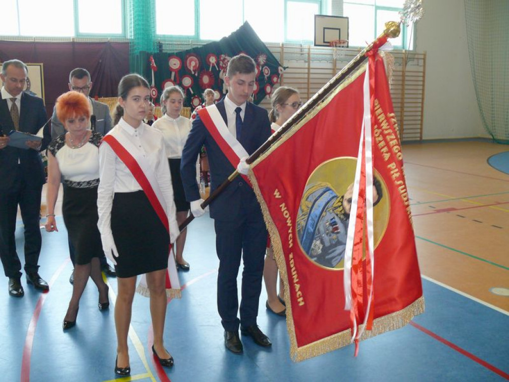 Szkoła odzyskała patrona, teraz otrzymała sztandar