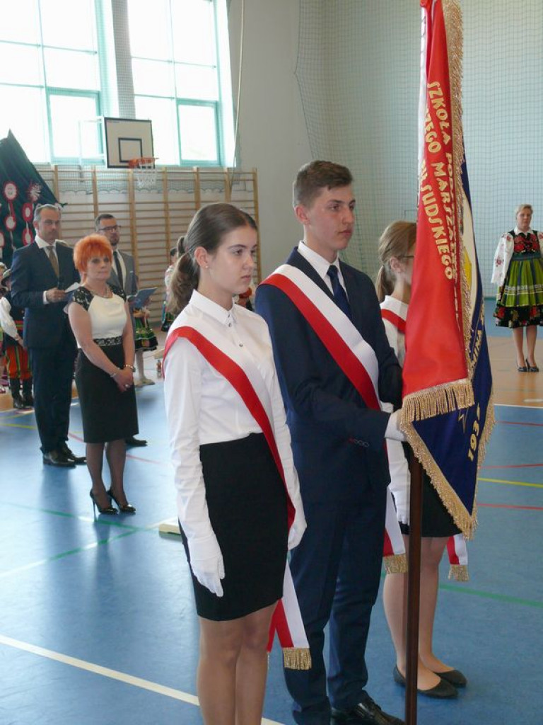Szkoła odzyskała patrona, teraz otrzymała sztandar