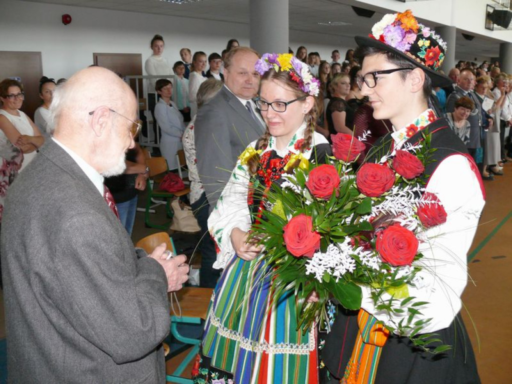 Szkoła odzyskała patrona, teraz otrzymała sztandar
