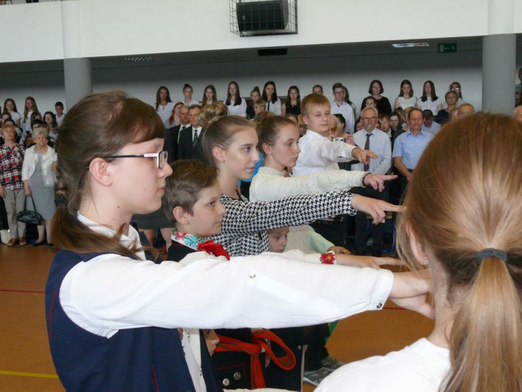 Szkoła odzyskała patrona, teraz otrzymała sztandar