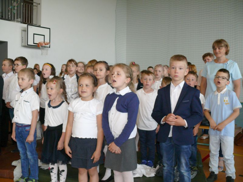 Szkoła odzyskała patrona, teraz otrzymała sztandar
