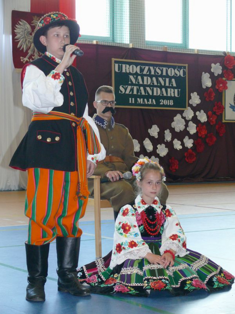Szkoła odzyskała patrona, teraz otrzymała sztandar