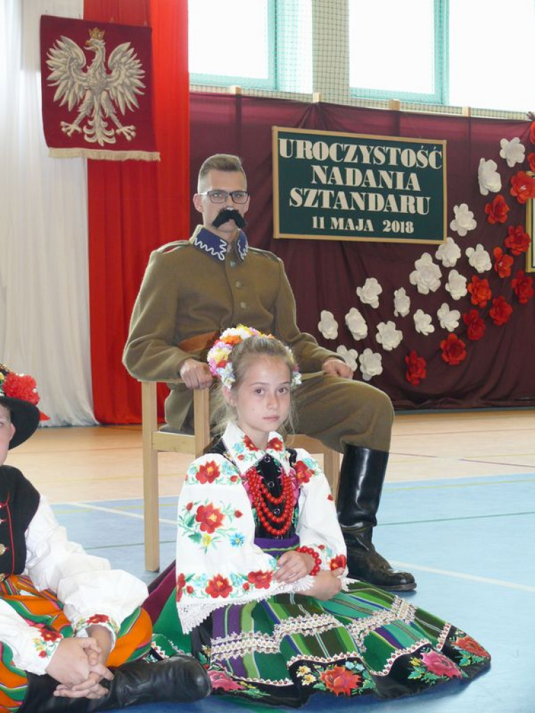 Szkoła odzyskała patrona, teraz otrzymała sztandar