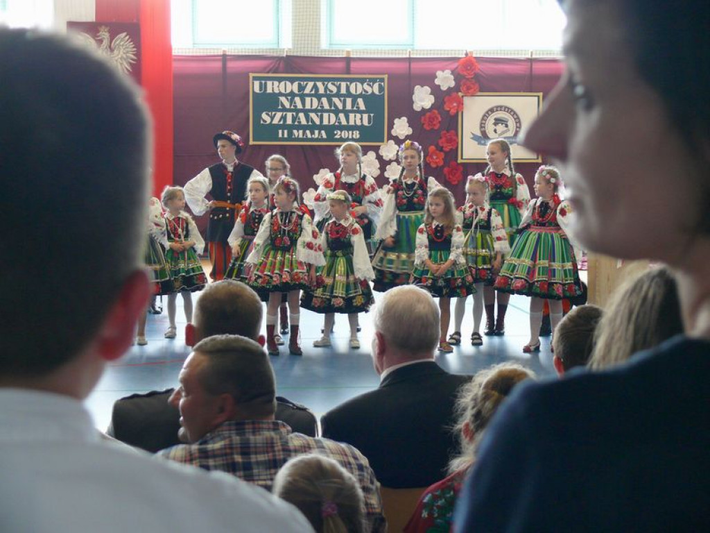 Szkoła odzyskała patrona, teraz otrzymała sztandar